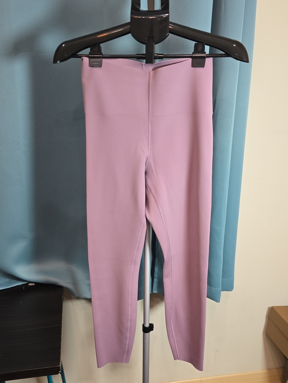 Lululemon Glow Up Size 8 25"